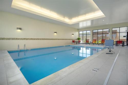 hampton inn and suites columbus scioto downs