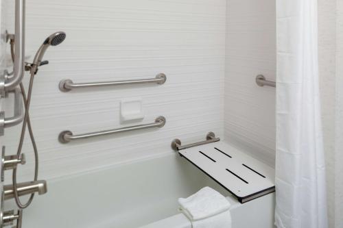 hampton inn and suites columbus scioto downs