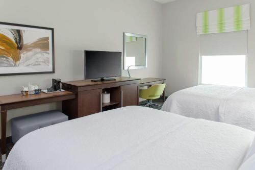 hampton inn and suites columbus scioto downs