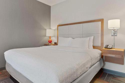 hampton inn and suites columbus scioto downs