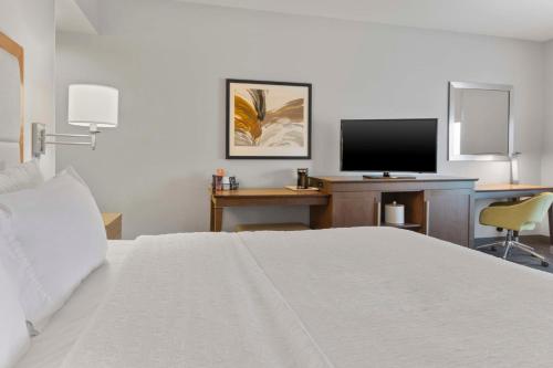 hampton inn and suites columbus scioto downs