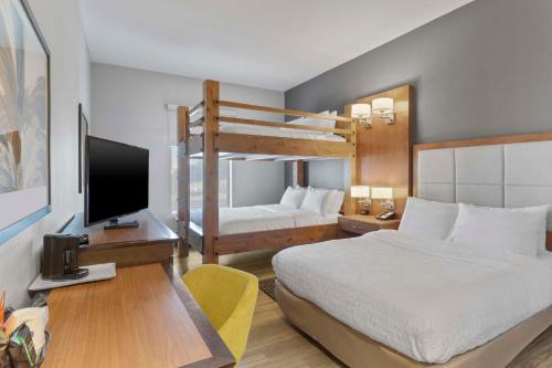 hampton inn and suites columbus scioto downs