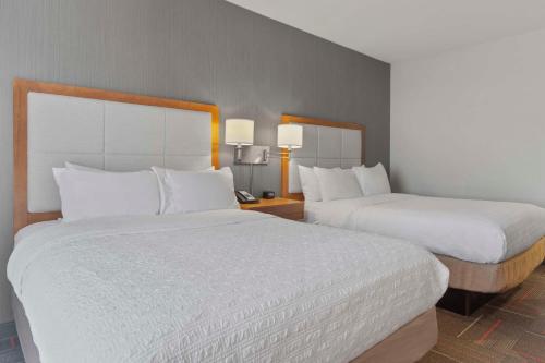 hampton inn and suites columbus scioto downs