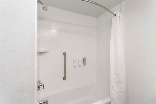 hampton inn and suites columbus scioto downs