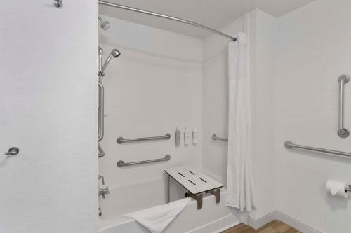 hampton inn and suites columbus scioto downs
