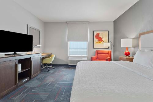 hampton inn and suites columbus scioto downs