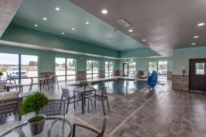 hampton inn and suites wichita airport