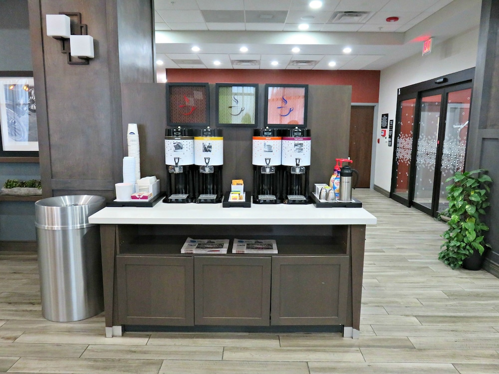 hampton inn by hilton detroit dearborn