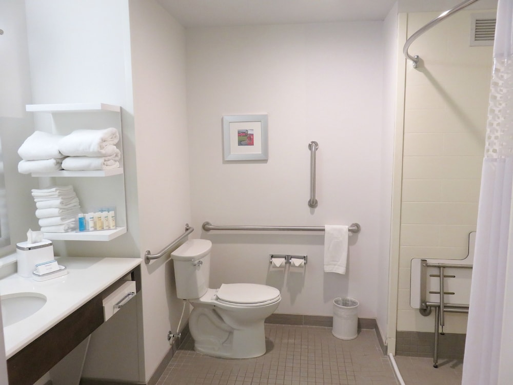 hampton inn by hilton detroit dearborn