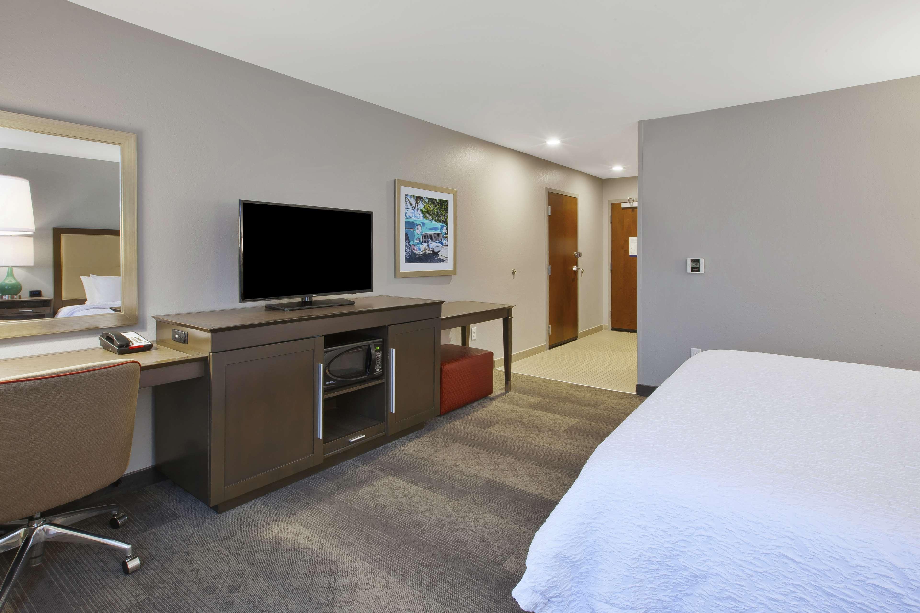 hampton inn by hilton detroit dearborn