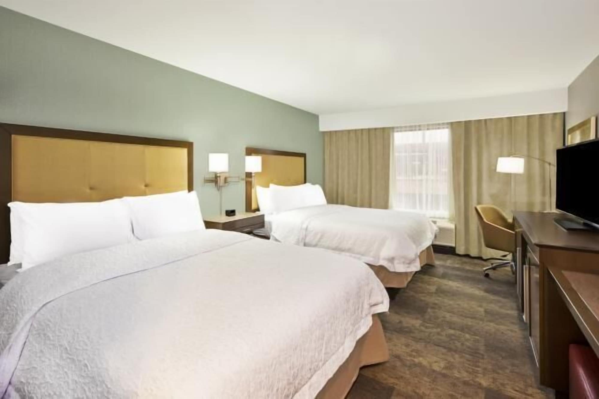 hampton inn by hilton detroit dearborn