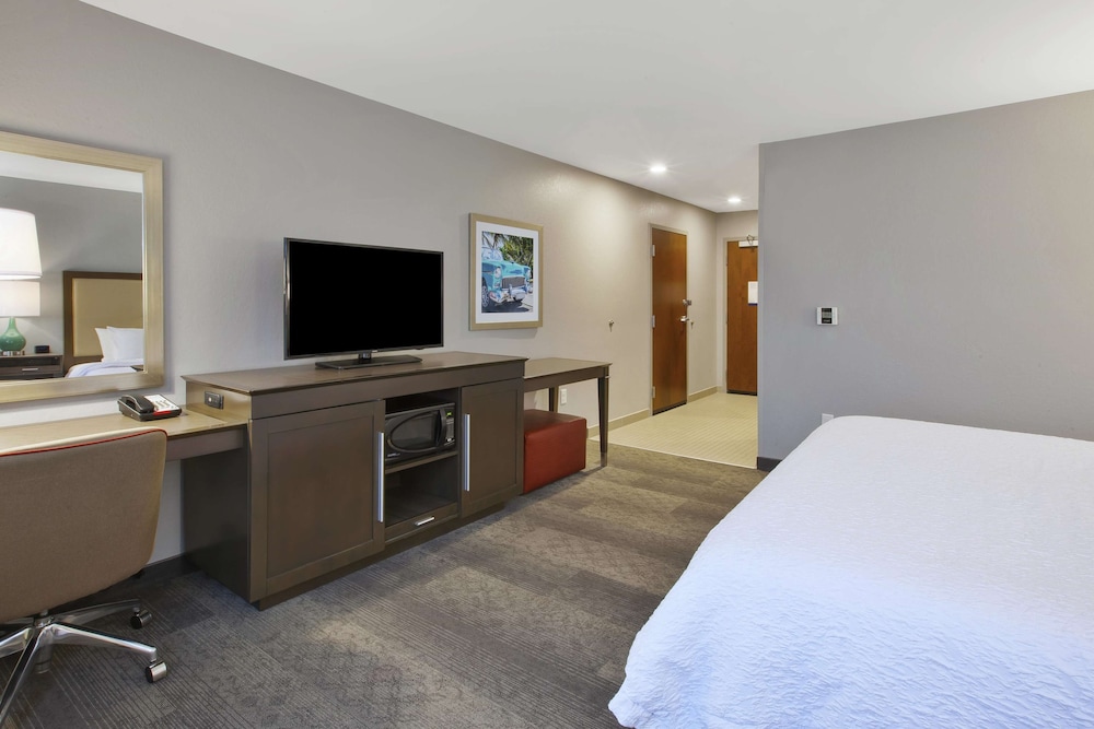 hampton inn by hilton detroit dearborn