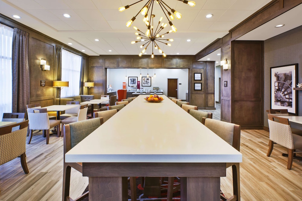 hampton inn by hilton detroit dearborn