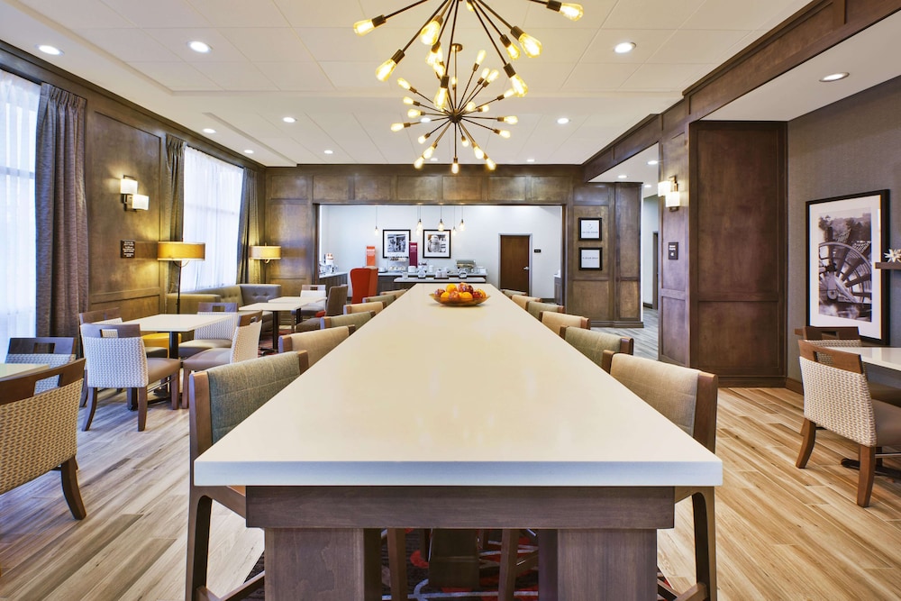 hampton inn by hilton detroit dearborn