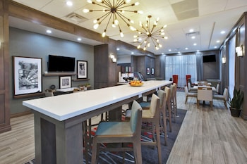 Hampton Inn By Hilton Detroit Dearborn,Dearborn>>Belleville,3 star