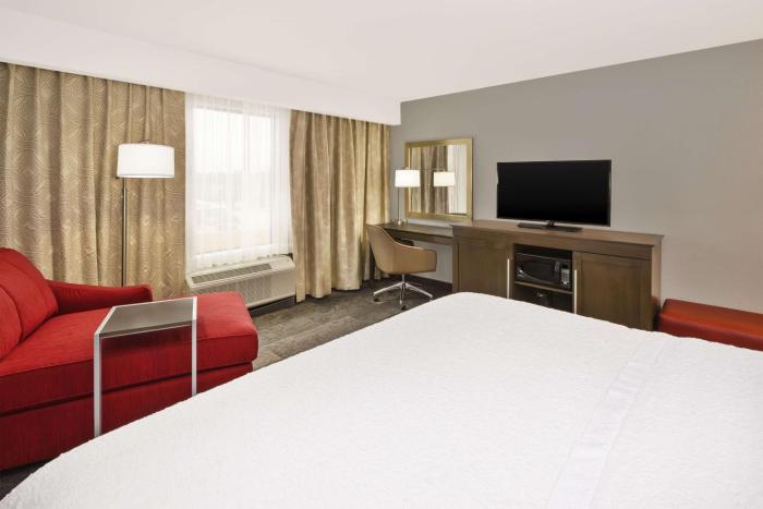 hampton inn by hilton detroit dearborn