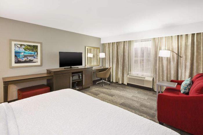 hampton inn by hilton detroit dearborn
