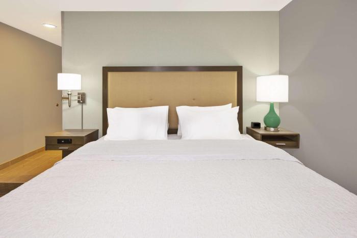 hampton inn by hilton detroit dearborn