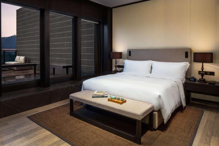 hilton ningbo dongqian lake