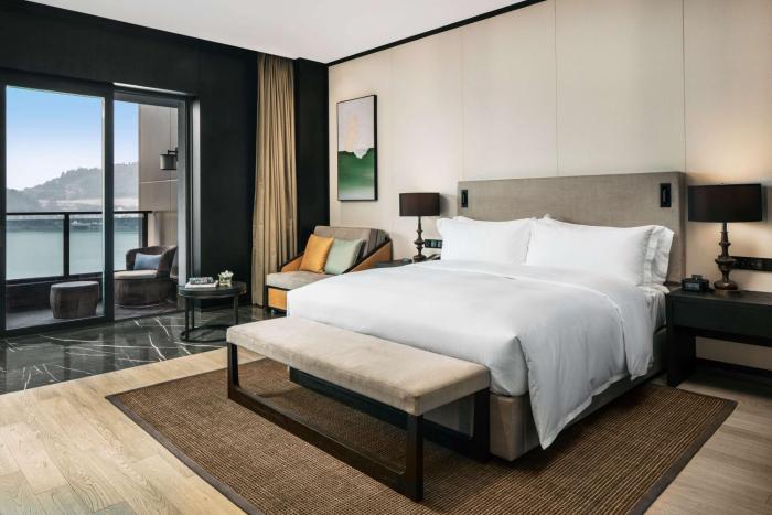 hilton ningbo dongqian lake