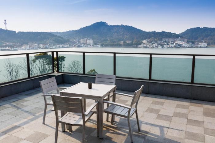 hilton ningbo dongqian lake