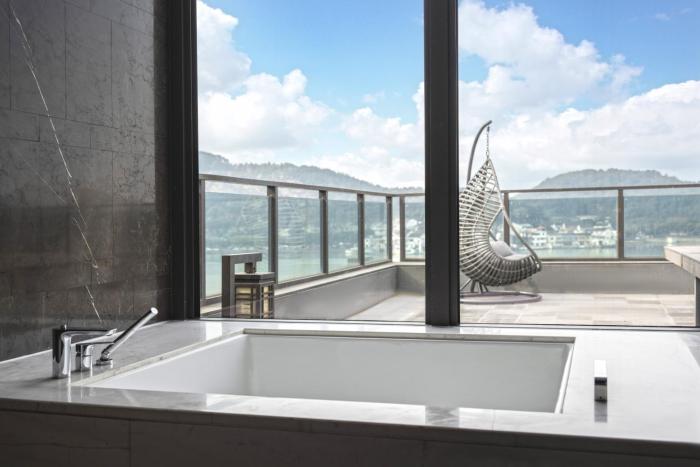 hilton ningbo dongqian lake