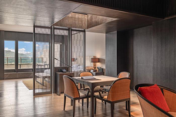 hilton ningbo dongqian lake