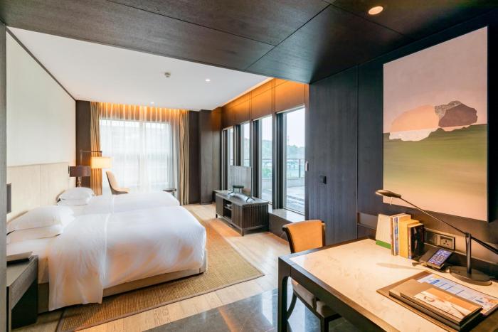 hilton ningbo dongqian lake