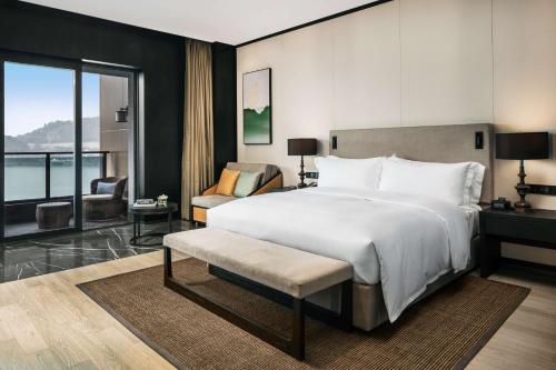 hilton ningbo dongqian lake