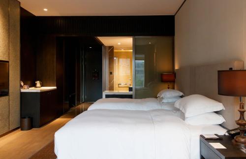 hilton ningbo dongqian lake