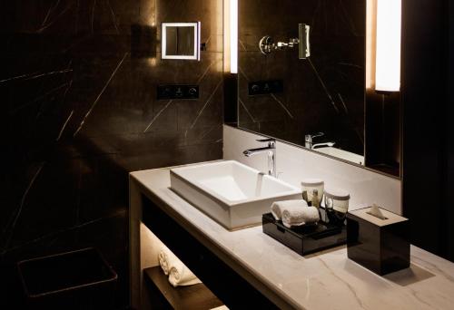 hilton ningbo dongqian lake