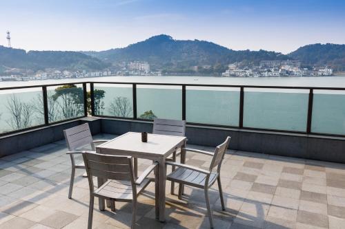 hilton ningbo dongqian lake
