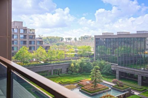 hilton ningbo dongqian lake