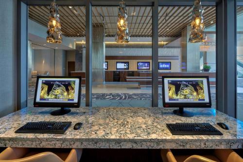 hilton norfolk the main
