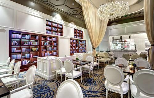 hilton norfolk the main