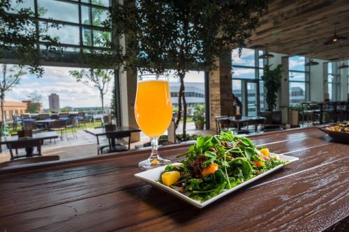 hilton norfolk the main