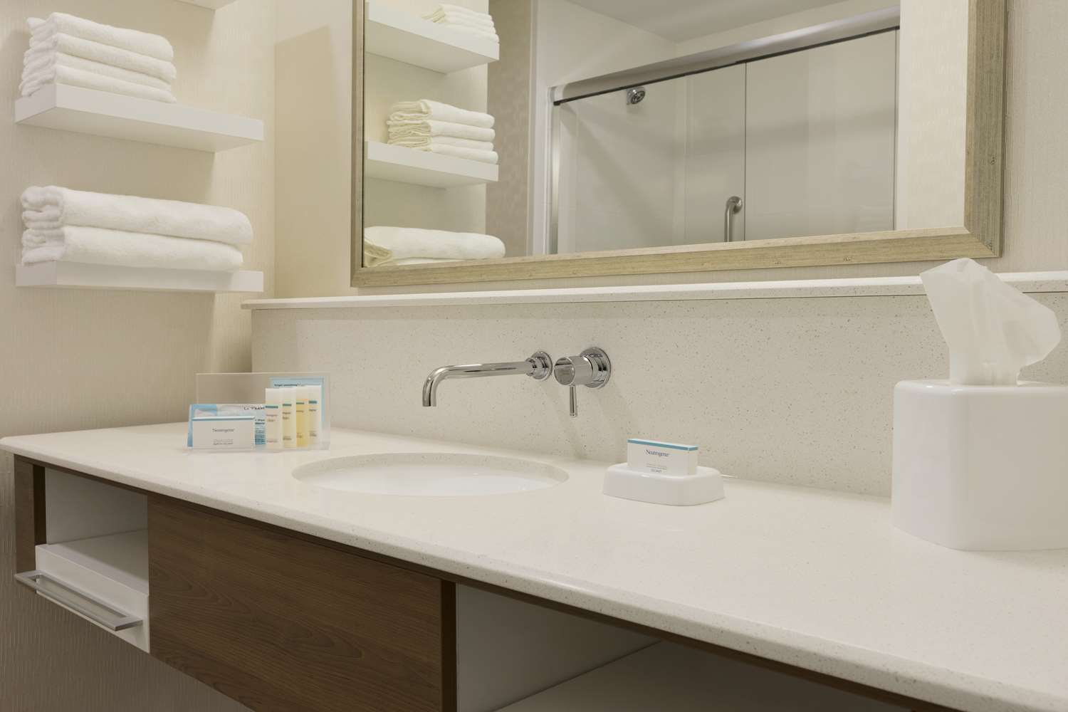 hampton inn and suites niles warren