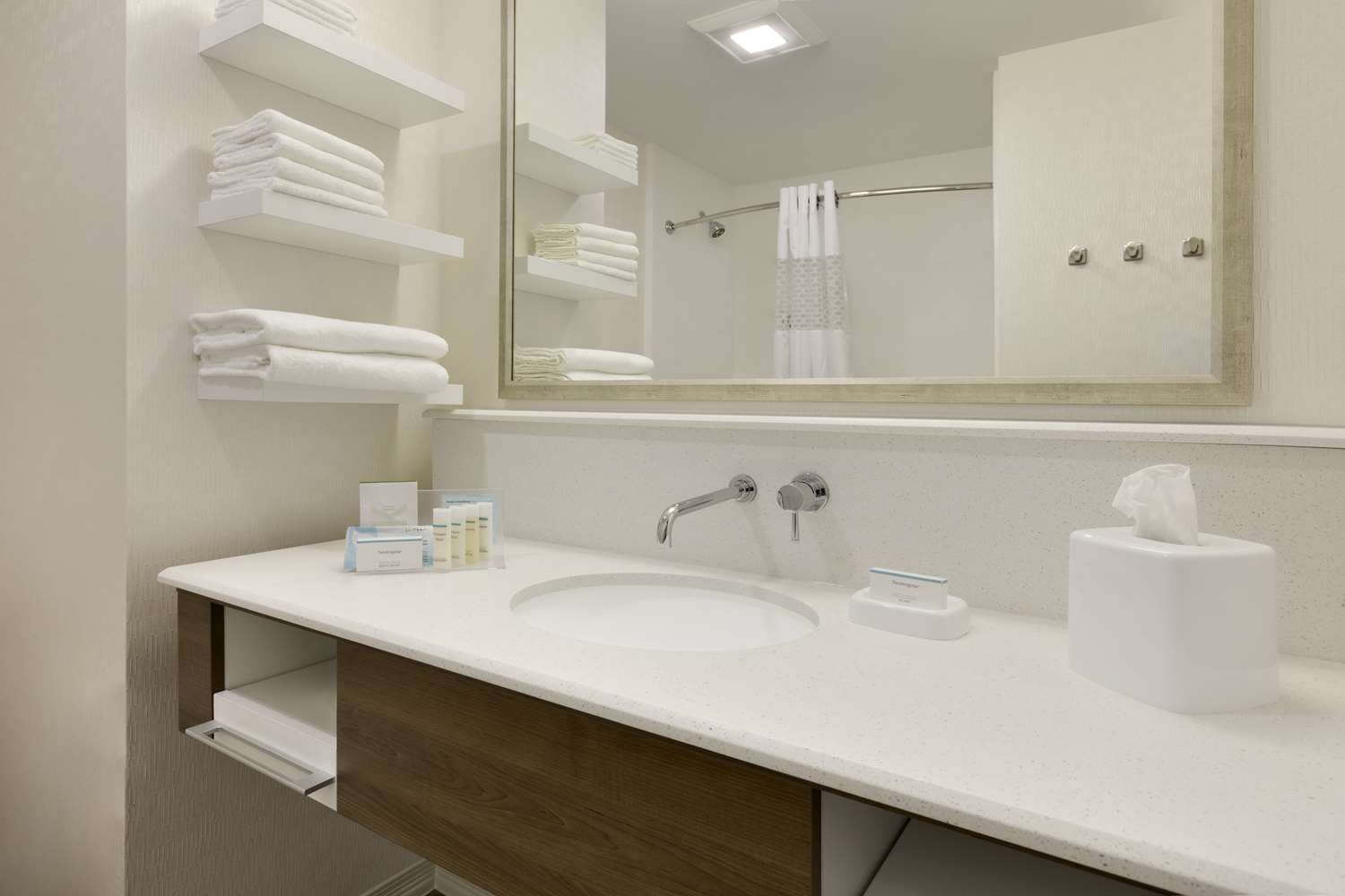hampton inn and suites niles warren