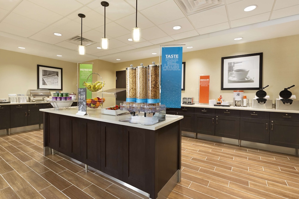 hampton inn and suites niles warren