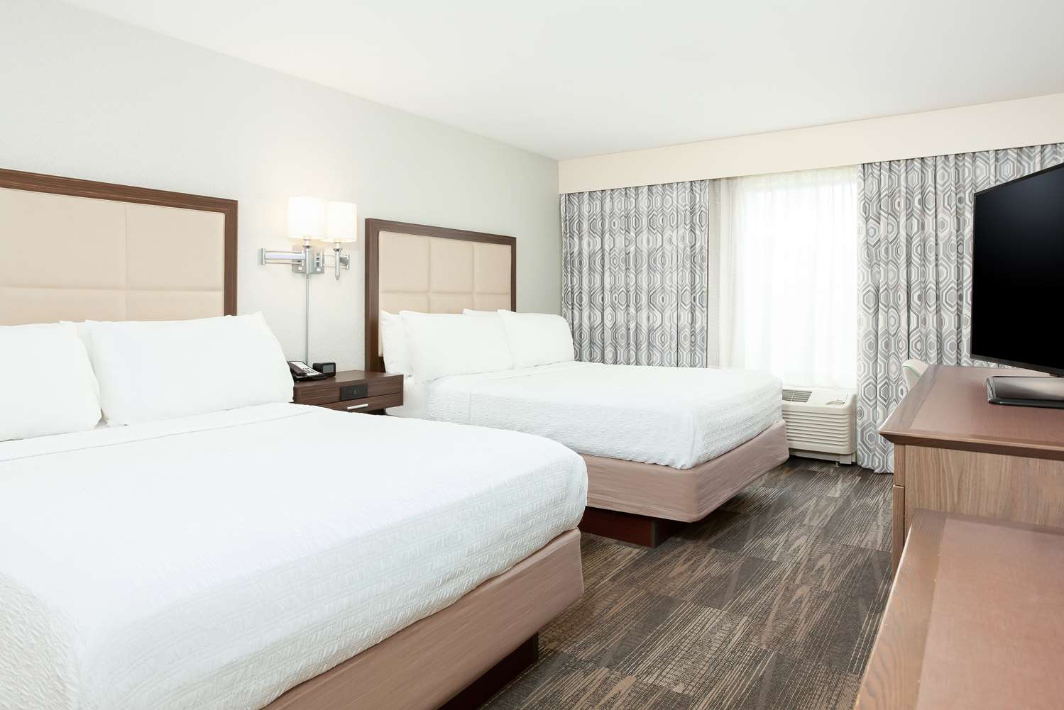 hampton inn and suites niles warren