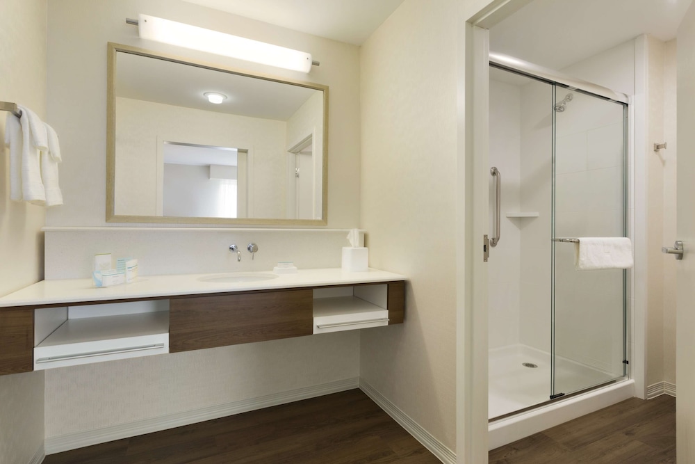 hampton inn and suites niles warren