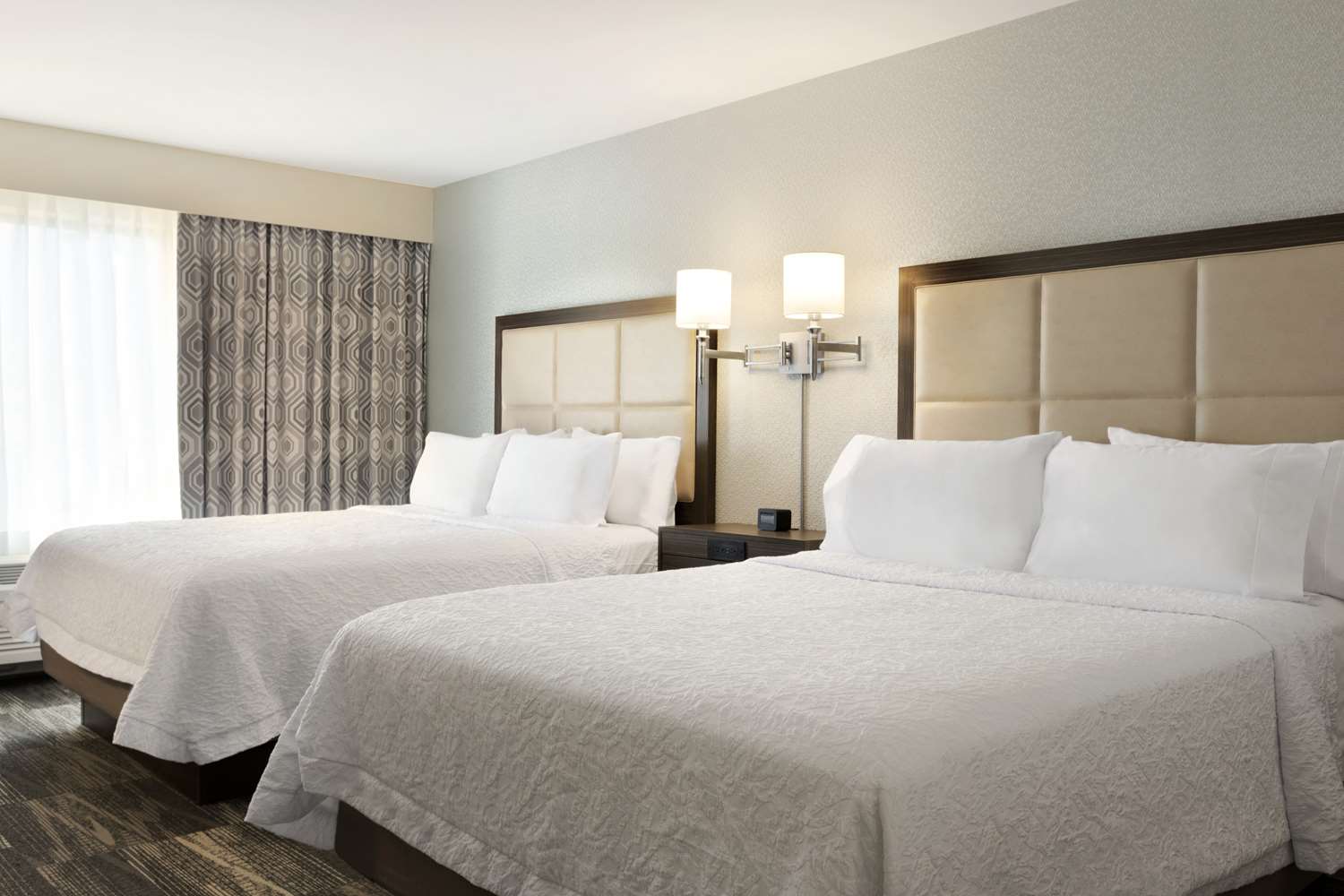 hampton inn and suites niles warren