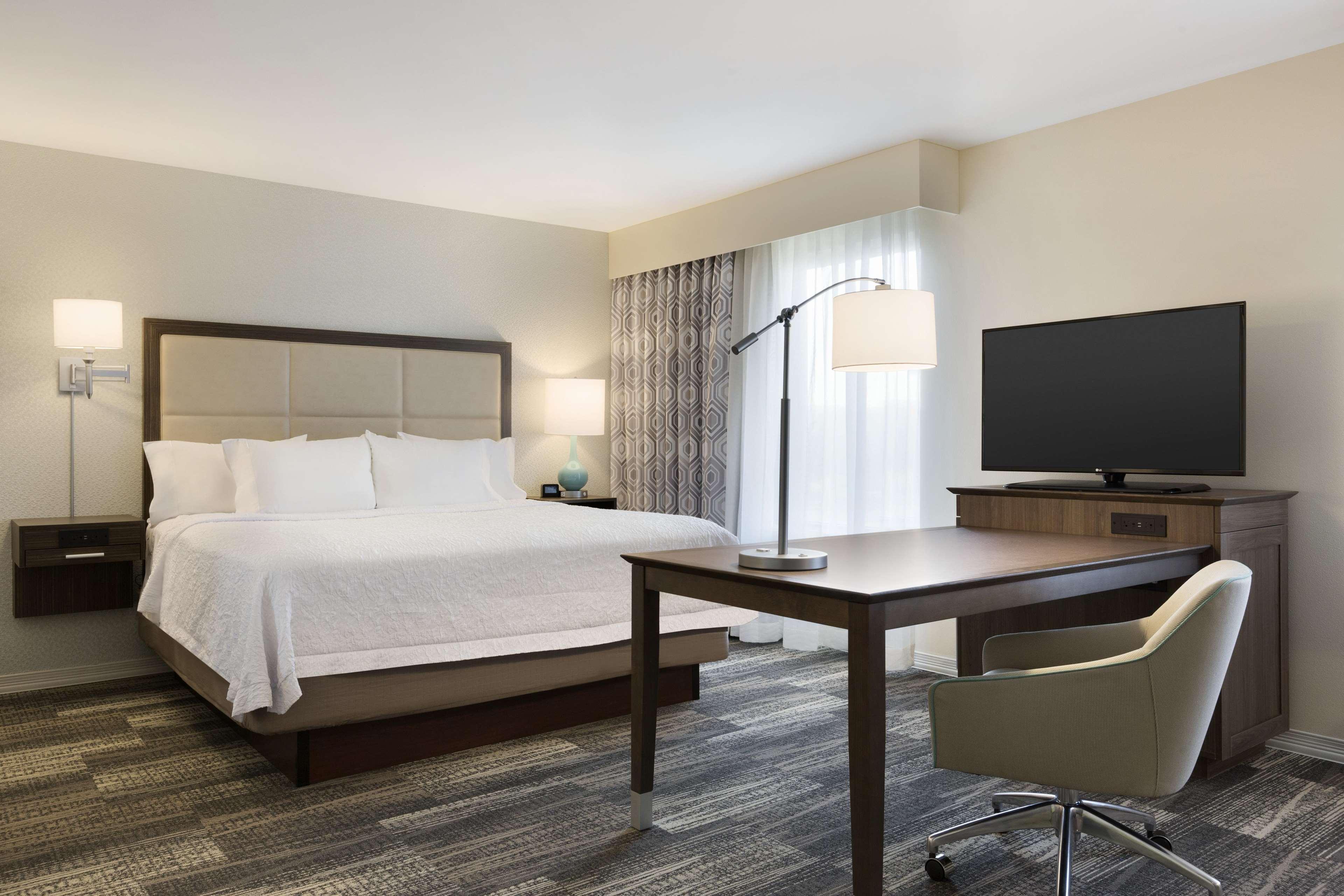 hampton inn and suites niles warren