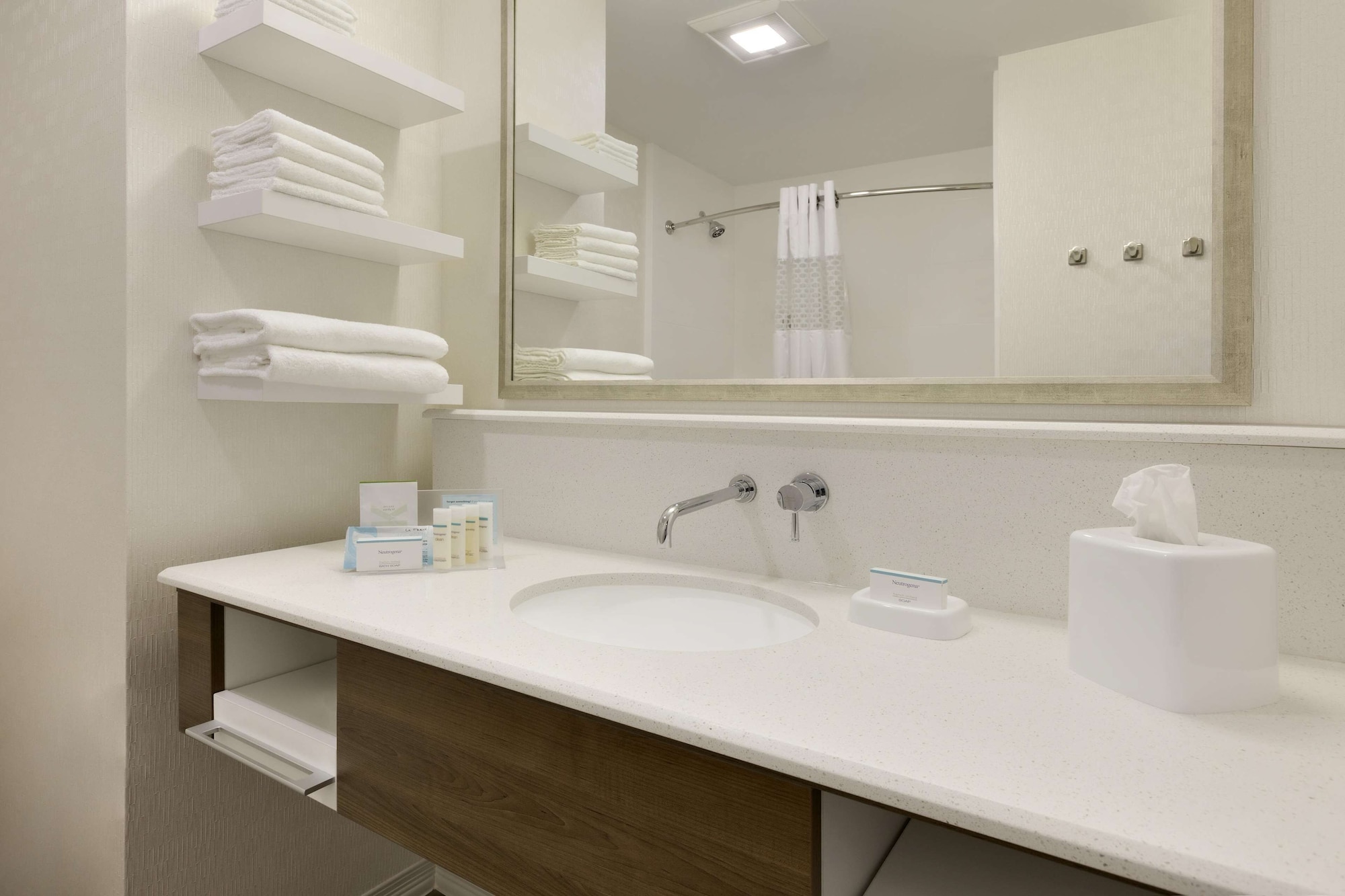 hampton inn and suites niles warren