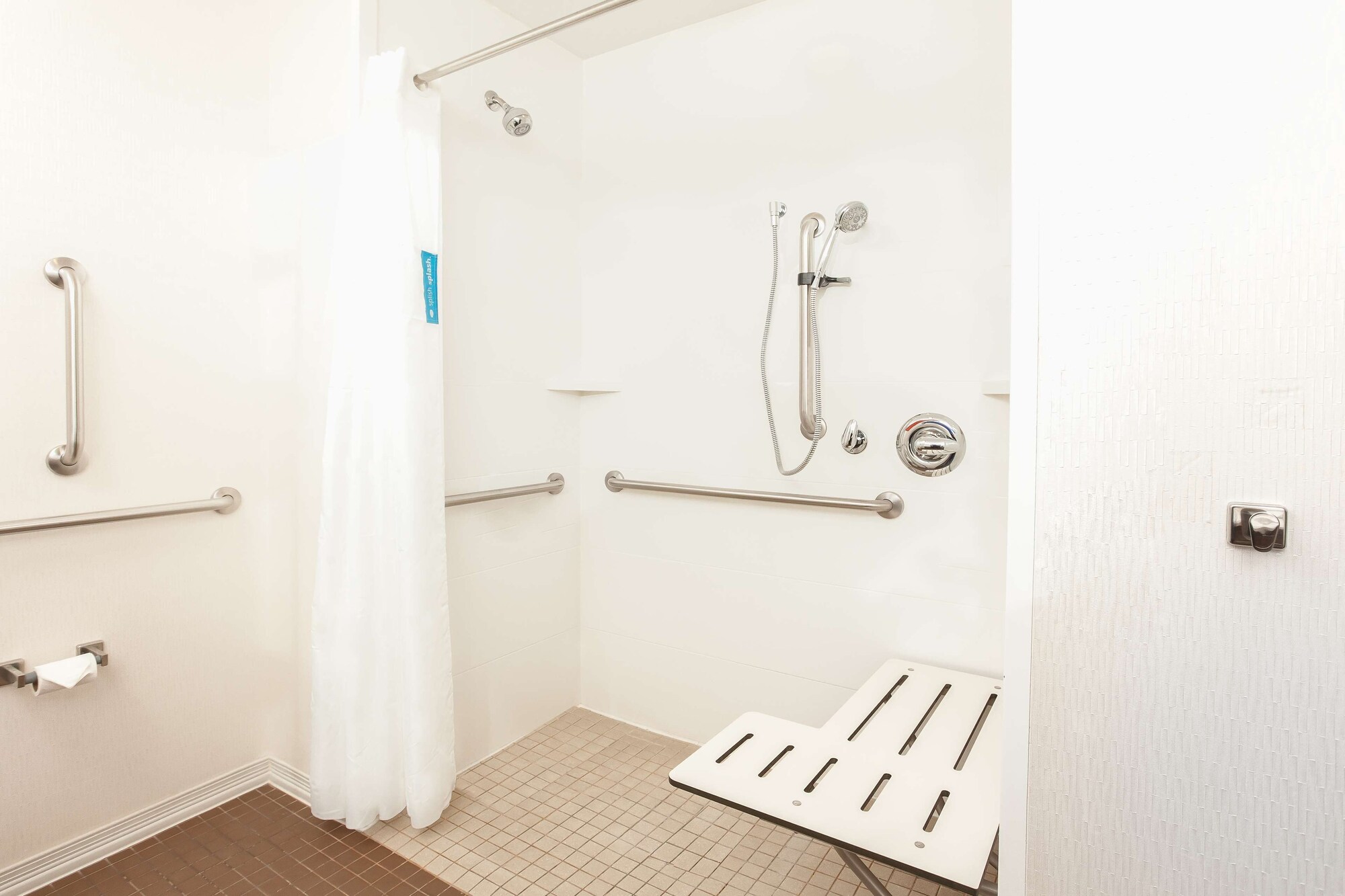 hampton inn and suites niles warren