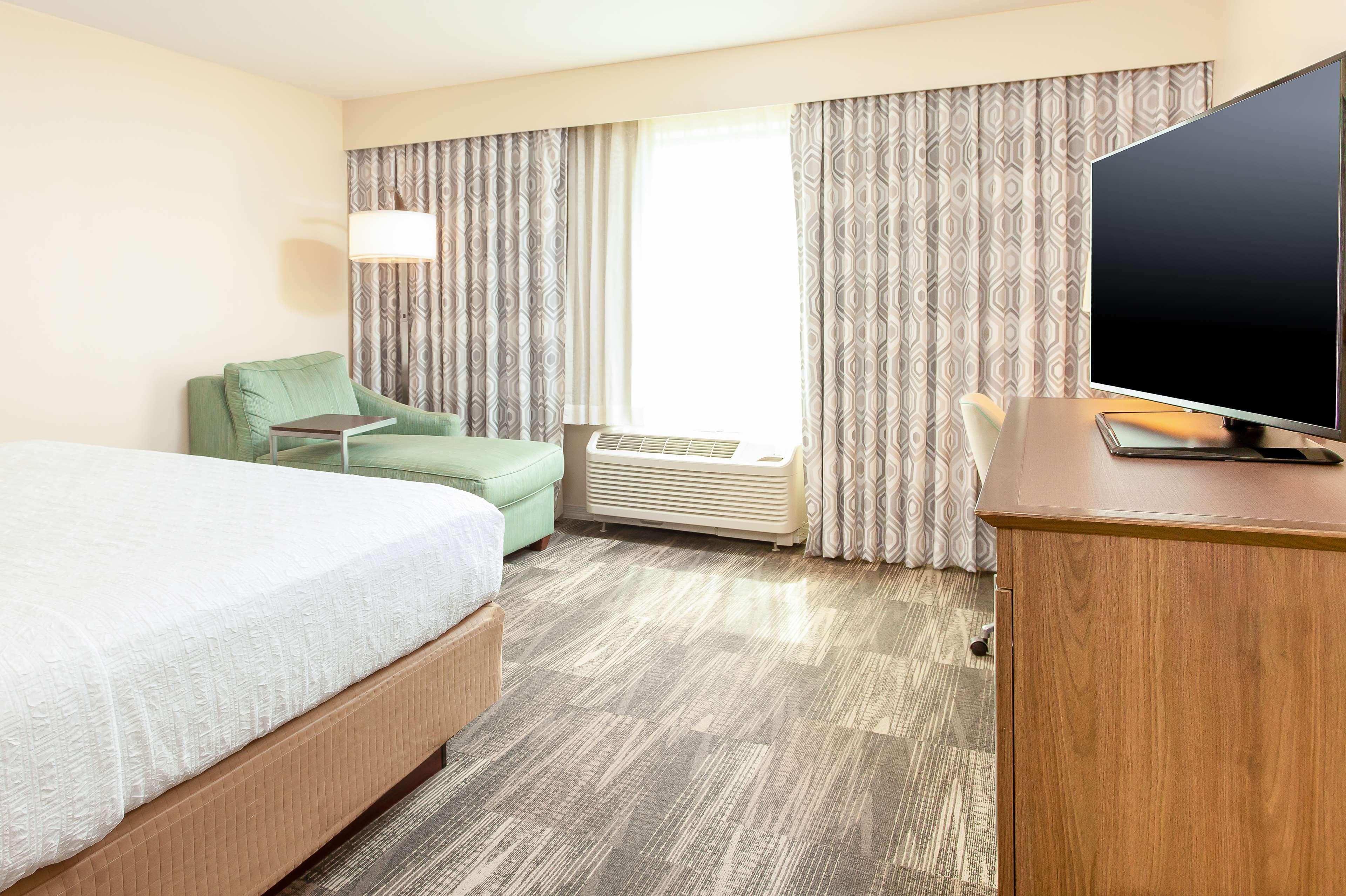 hampton inn and suites niles warren