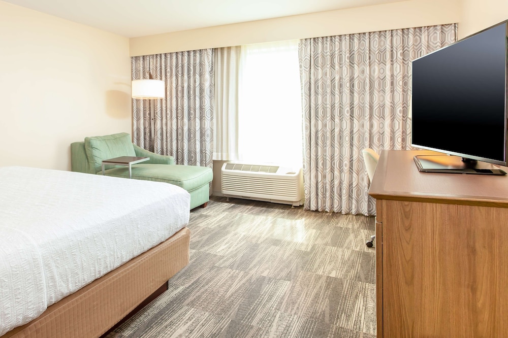 hampton inn and suites niles warren