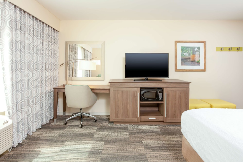 hampton inn and suites niles warren