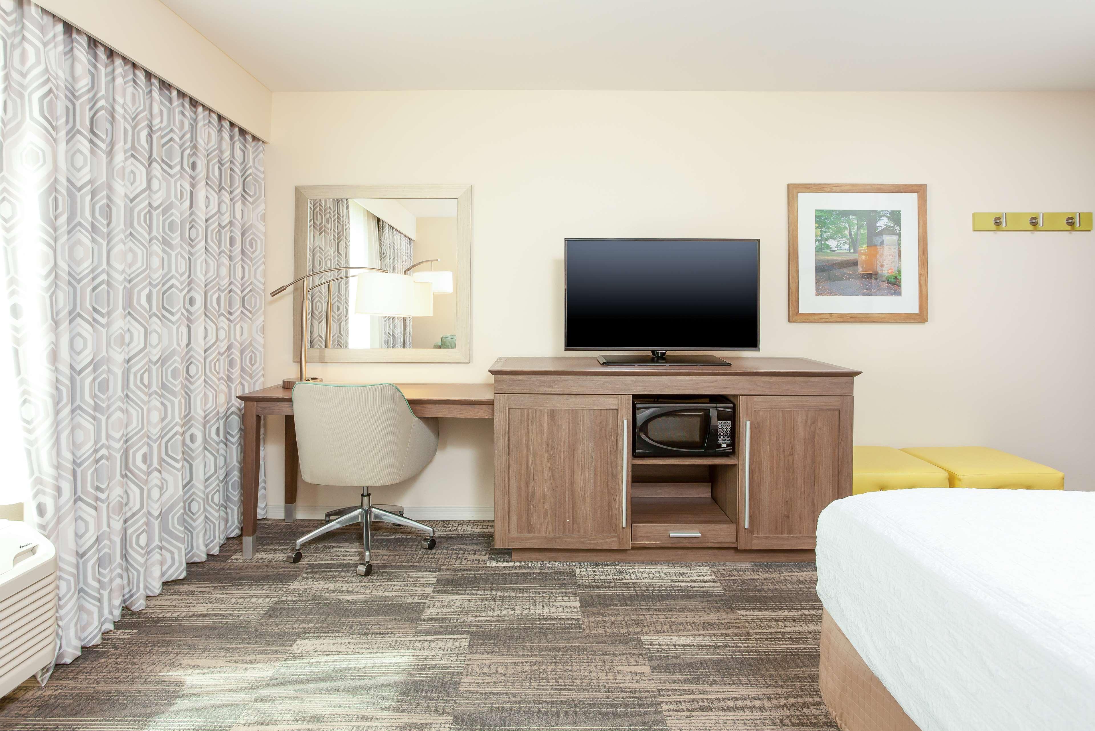 hampton inn and suites niles warren