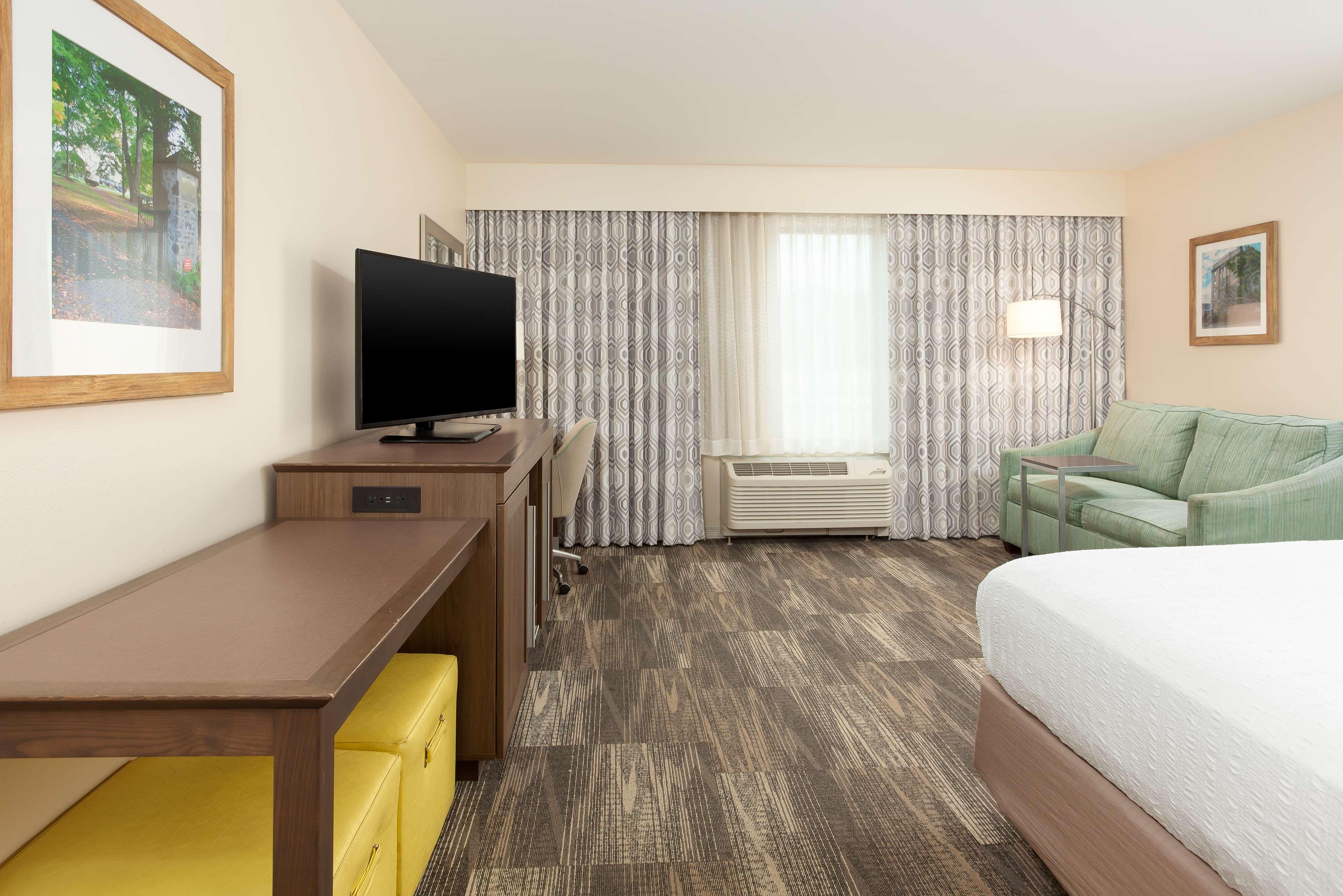 hampton inn and suites niles warren